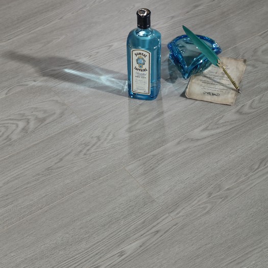 三層實(shí)木地板